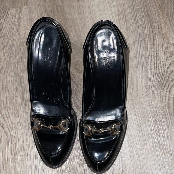 GUCCI BLACK PATENT LEATHER ROUND TOE PUMPS WITH SILVER HORSE-BIT BUCKLE 6.5 - Picture 4 of 10